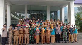 Lurah Pananjung Hermi Ridwan SE mengikuti launching Program TOSS (Temukan, Obati, Sayangi balita Stunting) Tingkat Kecamatan Tarogong Kaler di Hotel Harmoni Garut, Jalan Cipanas Baru Nomor 78, Kelurahan Pananjung, Kecamatan Tarogong Kaler, Senin (25/7/2022).