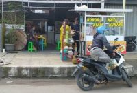 Warung Nasi Kuning dan Bubur Ayam P’Mbul di Jalan Terusan Pembangunan Tarogong Kidul, Garut