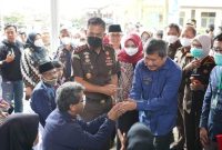 elaksanaan screening pasien operasi katarak bakti sosial dari Kejari Garut dan Kajati Jabar yang dilaksanakan di Klinik Baiturrahman, Jalan Merdeka, Kecamatan Tarogong Kidul, Kabupaten Garut, Senin (11/07/2022).