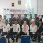 FOTO BERSAMA. Camat Tarogong Kaler Dra Hj. Eti Nurul Hayati, MSi  dan Lurah Pananjung Hermani Ridwan SE Poto bersama dengan staf dan peserta pelatihan Budidaya Ikan Lele Kantor Kelurahan Pananjung, Jalan Cipanas Baru Nomor 45 Kecamatan Tarogong Kaler, Rabu (20/7/2022).