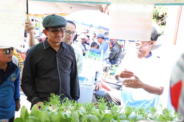 Wakil Bupati Garut, dr. Helmi Budiman, menghadiri acara Milangkala ke-45 Desa Dunguswiru yang dilaksanakan di Desa Dunguswiru, Kecamatan Limbangan, Kabupaten Garut, Kamis (7/7/2022).