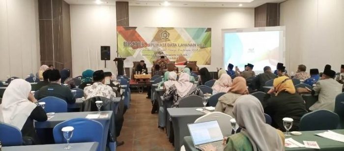 BIMTEK. Kantor Kementerian Agama (Kemenag) Kabupaten Garut mengadakan Pelatihan Bimbingan Teknis (Bimtek) Aplikasi Data Layanan KUA di Ballroom Kassiti Favehotel Garut, Jalan Cimanuk Tarogong Kidul, Rabu (13/7/2022).