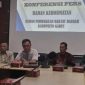 Ketua Badan Kehormatan DPRD Garut, Dadang Sudrajat,saat memberikan keterangan pers terkait pelemik lempar mic, di Ruang komisi 2 DPRD Kabupaten Garut, Rabu (27/7/2022)