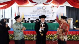 Bupati Garut, Rudy Gunawan menghadiri Wisuda Pasca Sarjana dan Sarjana Angkatan XXXIV Gelombang III Tahun Akademik 2021-2022 yang digelar di Halaman Universitas Garut, Jalan Raya Samarang, Kecamatan Tarogong Kaler, Kabupaten Garut, Sabtu (6/8/2022).