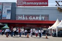 Lomba Marching Band Tingkat Sekolah Dasar (SD) dalam Cardinal Ramayana Life Fest 2022 di Halaman Ramayana Mall Garut, Jalan Guntur Nomor 34, Kelurahan Pakuwon, Kecamatan Garut Kota, Kabupaten Garut, Sabtu (6/8/2022).