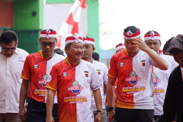 Bupati Garut, Rudy Gunawan membuka Kompetisi Bola Voli Merah Putih Kapolres Cup Tahun 2022 di SOR RAA Adiwijaya, Jalan Proklamasi, Kecamatan Tarogong Kidul, Kabupaten Garut, Senin (15/8/2022).