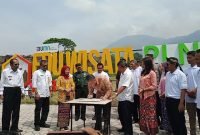 SALURKAN.PLN Unit Induk Distribusi (UID) Jawa Barat, menyalurkan program Tanggung Jawab Sosial Lingkungan (TJSL) untuk pengembangan Program Eduwisata Perlebahan Gunung Guntur, di Desa Pasawahan Kecamatan Tarogong Kaler Kabupaten Garut, Rabu (31/8/2022)