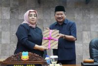 Bupati Garut, Rudy Gunawan menghadiri Rapat Paripurna Pembahasan Raperda Perubahan APBD Kabupaten Garut Tahun Anggaran 2022 di Ruang Rapat Paripurna DPRD Garut, Jalan Patriot, Kecamatan Tarogong Kidul, Kabupaten Garut, Selasa (6/9/2022).