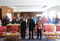 POTO BERSAMA kepala Bakesbangpol) Kabupaten Garut Drs. H. Nurrodin ( kiri) Poto bersama dengan Wakil Bupati Garut dr Helmi Budiman dan ketua FKUB H Mahyar Suara Poto bersama dengan peserta kegiatan