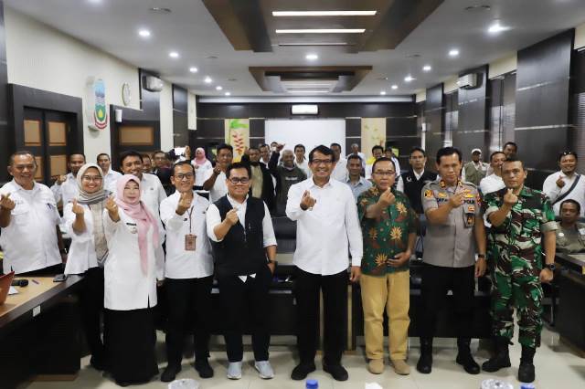 Wakil Bupati Garut, dr. Helmi Budiman memimpin Rapat Koordinasi Terkait Pembenahan Situ Bagendit yang dilaksanakan di Ruang Rapat Setda, Jalan Pembangunan, Kecamatan Tarogong Kidul, Kabupaten Garut, Rabu (19/10/2022)