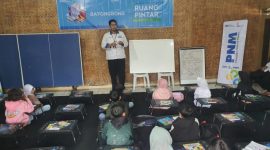 PT PNM Cabang Garut bersinergi dengan Kepolisian Sektor (Polsek) Bayongbong menjalankan program Ruang Pintar.