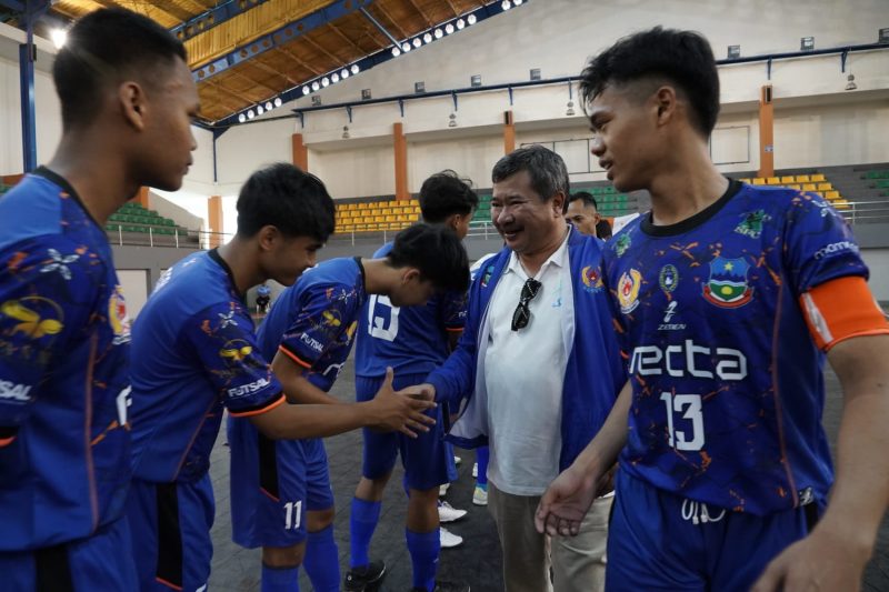 Bupati Garut, Rudy Gunawan secara resmi membuka pelaksanaan Porprov XIV Jabar Cabor Futsal yang dilaksanakan di Sarana Olahraga (SOR) RAA Adiwijaya, Jalan Proklamasi, Kecamatan Tarogong Kidul, Kabupaten Garut, Sabtu (29/10/2022).