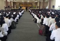 ANTUSIAS.Ribuan Mahasiswa baru dari Program Sarjana dan Pascasarjana  IPI Garut mengikuti Pengenalan Kehidupan Kampus Bagi Mahasiswa Baru (PKKMB) di Kampus IPi Garut, Senin (3/10/2022)