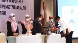 rosesi Sidang Terbuka Pengambilan Sumpah/janji Apoteker Angkatan VI Program Studi Profesi Apoteker FMIPA Universitas Garut yang dilaksanakan di Ballroom Hotel Santika, Jalan Cipanas Baru Kecamatan Tarogong Kidul, Kabupaten Garut, Rabu (5/10/2022)