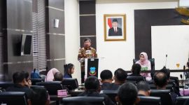 Bupati Garut, Rudy Gunawan membuka secara resmi Pelatihan Pengadaan Barang dan Jasa di lingkungan Pemerintah Kabupaten Garut yang dilaksanakan di Ruang Rapat Sekretariat Daerah (Setda), Jalan Pembangunan, Kecamatan Tarogong Kidul, Kabupaten Garut, Kamis (3/11/2022).