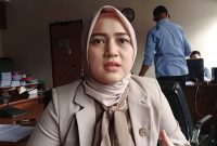 KETRANGAN. Anggota Komisi IV Fraksi Partai Demokrat DPRD Kabupaten Putri Tantia, A. Md. Keb. saat diwawancara di ruang rapat Komisi IV DPRD Kabupaten Garut, Jalan Patriot Nomor 2, Kelurahan Sukagalih, Kecamatan Tarogong Kidul, Kabupaten Garut, Selasa (01/11/2022).