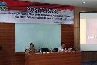etua Komisi Pemilihan Umum (KPU) Kabupaten Garut Dr. Junaidin Basri Saat mengisi materi dalam Pendidikan Politik Bagi Pemilih Pemula Kepada Prnawriawan TNI Polri, di Rancabango Hotel and Resort Kecamatan Tarogong Kaler, Rabu (2/11/2022)