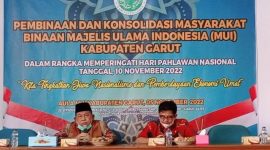 SAMBUTAN. Ketua MUI Kabupaten Garut, KH Sirojul Munir Saat memebrikan Sambutan dalam Pembinaan dan Konsolidasi kepada Masyarakat Binaan  MUI Garutdi aula kantor MUI Kabupaten Garut, jalan otista kecamatan Tarogong kidul, Sabtu 5 November 2022