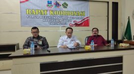 Kepala Badan Kesatuan Bangsa dan Politik Kabupaten Garut Drs H Nurrodhin MSi bersama Kepala Kemanag Garut Dr H Cece Hidayat MSi dan Ketua FKUB Garut Drs H Mahyar Suara