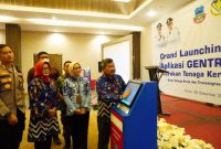 Pelaksanaan _launching_ aplikasi Gentra Karya yang diinisiasi oleh Dinas Tenaga Kerja dan Transmigrasi (Disnakertrans) Garut yang dilaksanakan di Ballroom Kassiti Fave Hotel, Jalan Cimanuk, Kecamatan Tarogong Kidul, Kabupaten Garut, Kamis (29/12/2022). (Foto: Moch Ahdiansyah/ Anggana Mulia/ Deni Seftiana/ Diskominfo Garut)