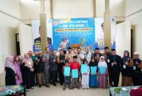 Wakil Bupati Garut, dr. Helmi Budiman, memberikan arahan dalam acara Reuni dan Santunan Anak Yatim dan Dhuafa yang digelar oleh PGAN Garut Angkatan 88 di Gedung Islamic Center Garut, Jalan Pramuka, Kecamatan Garut Kota, Kabupaten Garut, Sabtu (31/12/2022). (Foto : M. Ahdiansyah & M. Azi Zulhakim/Diskominfo Garut)