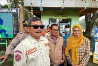 Bupati Garut, Rudy Gunawan, melakukan monitoring kondisi terkini kawasan Situ Bagendit yang berlokasi di Kecamatan Banyuresmi, Kabupaten Garut, Sabtu (31/12/2022). (Foto & Video : Deni Seftiana/Diskominfo Garut).
