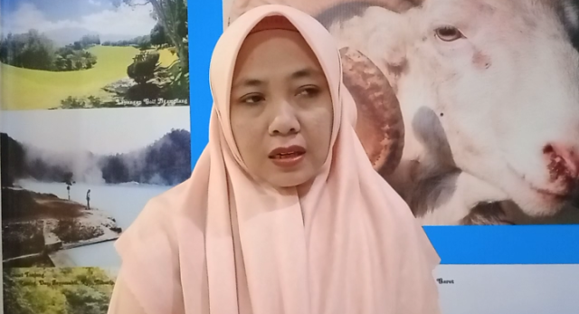 Ketua DWP Kemenag Kabupaten Garut, Hj Euis Karwati Cece Hidayat