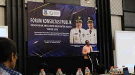 Pelaksanaan Forum Konsultasi Publik Rancangan Awal Rencana Kerja Perangkat Daerah (RKPD) Kabupaten Garut Tahun 2024 yang dilaksanakan di Ballroom Hotel Harmoni Garut, Jalan Cipanas Baru, Kecamatan Tarogong Kaler, Kabupaten Garut, Kamis (12/1/2023). (Foto : M. Azi Zulhakim, Ilham Kautsar Prawira, & Yogi Budiman/Diskominfo Garut).