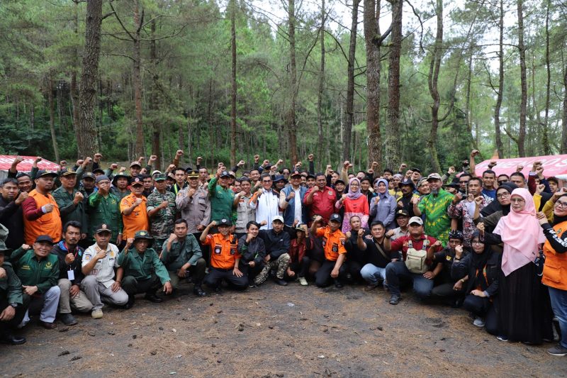 Pembukaan Pendidikan dan Latihan Dasar (Diklatsar) Manajemen Kebencanaan Nasional oleh Badan Nasional (BN) Syarikat Islam Tanggap Bencana (SIGAP) yang dilaksanakan di Bumi Perkemahan Cibeureum, Kecamatan Samarang, Kabupaten Garut, Jum’at (13/1/2022).

(Foto: Yogi Budiman/ Diskominfo Garut)