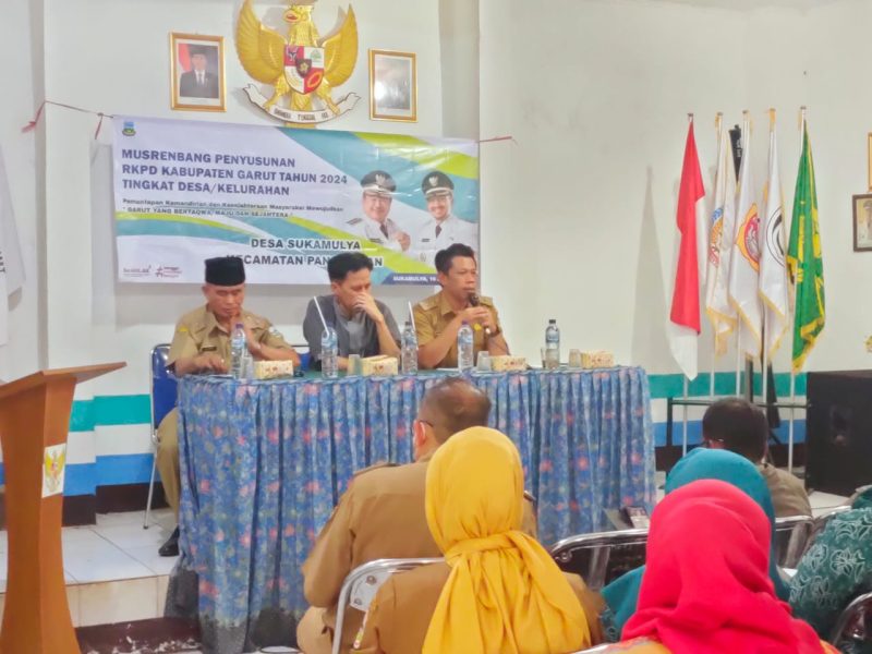 Desa Sukamulya Kecamatan Pangatikan menggelar Musyawarah Perencanaan Pembangunan (Musrenbang) RKPD Tingkat Desa untuk Usulan Pembangunan Tahun 2024 yang berlangsung di Aula Kantor Desa Sukamulya, Senin (16/01/2023).