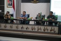 Pelaksanaan Rapat Teknis Persiapan Hari Jadi Garut (HJG) ke-210 Tahun 2023 yang dilaksanakan di Ruang Rapat Sekretariat Daerah Kabupaten Garut, Jalan Pembangunan, Kecamatan Tarogong Kidul, Kabupaten Garut, Selasa (24/1/2023). 

(Foto: Nindi Nurdiyanti/ Witriani Siti Safarina/ Diskominfo Garut)