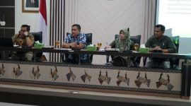 Pelaksanaan Rapat Teknis Persiapan Hari Jadi Garut (HJG) ke-210 Tahun 2023 yang dilaksanakan di Ruang Rapat Sekretariat Daerah Kabupaten Garut, Jalan Pembangunan, Kecamatan Tarogong Kidul, Kabupaten Garut, Selasa (24/1/2023). 

(Foto: Nindi Nurdiyanti/ Witriani Siti Safarina/ Diskominfo Garut)