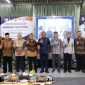 Wakil Bupati Garut, dr. Helmi Budiman, memberikan sambutan dalam acara Seminar Nasional dan Diskusi yang diselenggarakan oleh Yayasan Dharma Husada Insani, di Auditorium Kampus I STIKes Karsa Husada, Jalan Subyadinata, Kecamatan Tarogong Kidul, Kabupaten Garut, Selasa (24/1/2023). (Foto : Yogi Budiman, Ilham Kautsar Prawira, & M. Sofyan Fauzi/Diskominfo Garut).