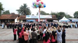 Pelaksanaan penanganan gerakan Bumi Sehat Bayi Sehat dengan MELANI yang dilaksanakan di Lapangan Sekretariat Daerah (Setda) Garut, Jalan Pembangunan, Kecamatan Tarogong Kidul, Kabupaten Garut, Selasa (31/1/2023). (Foto : M. Azi Zulhakim & Anggana Mulia Karsa Kurniawan/Diskominfo Garut).