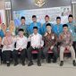 POTO BERSAMA. Jajaran Pengurus DPD FKPQ Kabupaten Poto bersama dengan Wakil Bupati Garut dr Helmi Budiman dan Kepala Kemenag Garut Dr H Cece Hidayat MSi, Kepala Bakesbangpol Garut H Nurrodhin MSi dan Kabag Kesra Setda Garut Hj Mekarwati, usai Musyawarah Kerja Daerah (Mukerda) Tahun 2023, di Aula Kantor Kemenag Garut, Rabu (18/1/2023)