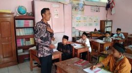 Kepala Cabang PGRI Pangatikan Dede Sukarwan mengatakan, Sangat mendukung   Siswa sekolah dilarang membawa mainan lato-lato ke Sekolah guna memastikan kegiatan belajar mengajar tidak terganggu. Jum'at ( 13/01/2023 ).