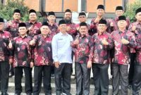 POTO BERSAMA. Kepala Kemenag Garut Dr H Cece Hidayat MSi, berpoto bersama Pengurus FKUB Kabupaten Garut Masa Bakti 2022-2027, usai dilantik Bupati Garut di Lapangan Setda Garut, Senin (30/1/2023)