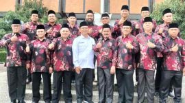 POTO BERSAMA. Kepala Kemenag Garut Dr H Cece Hidayat MSi, berpoto bersama Pengurus FKUB Kabupaten Garut Masa Bakti 2022-2027, usai dilantik Bupati Garut di Lapangan Setda Garut, Senin (30/1/2023)