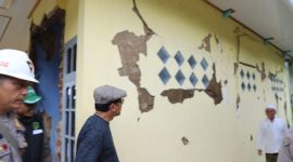 Wakil Bupati Garut, dr. Helmi Budiman melanjutkan monitoring pasca gempa bumi 4,3 _skala richter_ di Kecamatan Samarang, Kabupaten Garut, Sabtu (4/2/2023).