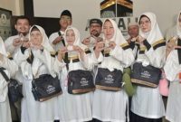 Al Malik Travel Umrah dan Haji Khusus melepas 25 Jama'ah untuk berangkat umroh, Pelepasan di laksanakan di Kantor Al Malik, Kamis (9/2/2023)