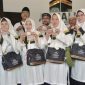 Al Malik Travel Umrah dan Haji Khusus melepas 25 Jama'ah untuk berangkat umroh, Pelepasan di laksanakan di Kantor Al Malik, Kamis (9/2/2023)