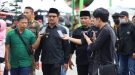 Wabup Garut dr Helmi Budiman saat diwawancarai usai meremsikan Expo UMKM NU dan Pagelaran Seni di Alun Alun Garut, Kamis (9/2/2023)