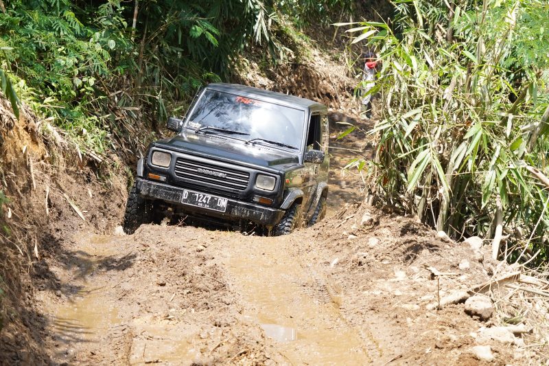 210 Kendaraan Jeep Ikuti Garut Fun Off-Road