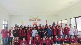 Ketua Staida Muhammadiyah Garut Staida Muhammadiyah Garut Dr Agus Rahmat, MAg, Poto bersama usai acara milad ke 59 IMM di Aula Staida Muhammadiyah Garut, Senin (13/3/2023)