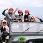 Nilam Wulandari Poto bersama dengan pengurus Wisata Jeep Garut (WJG)