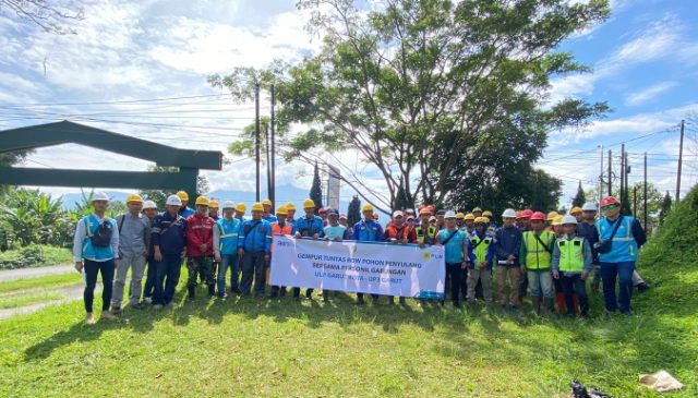 PLN UP3 Garut melaksanakan program 
Penebangan pohon dan pemasangan westpax dan pelindung jaringan dan gardu dari binatang