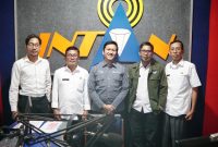 Pelaksanaan Talkshow FOKUS Volume 4 bersama BPJS Ketenagakerjaan Kabupaten Garut di Radio Intan Garut, Jalan Patriot, Kecamatan Tarogong Kidul, Kabupaten Garut, Rabu (29/3/2023).