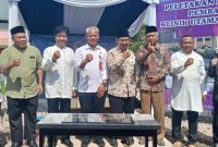 Ketua Pembina Yayasan Dharma Husada Insani Garut Dr. H. Hadiat., M.A Poto bersama dengan Sekretaris Daerah (Sekda) H Nurdin Yana beserta jajaran yayasan usah melakukan peletakan batu pertama pembangunan Klinik Utama Karsa Husada Garut di Jalan Proklamasi Kecamatan Tarogong Kidul Kabupaten Garut, Rabu (15/3/2023)