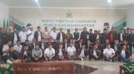 Sekretaris PDM Garut Dr. Agus Rahmat Nugraha, MAg, Poto bersama usai kegiatan Rapimda Pemuda Muhammadiyah Garut, Minggu (12/3/2023) 