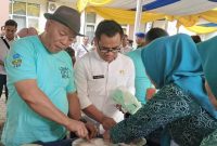 Kepala Dinas Ketahanan Pangan Kabupaten Garut Ir Haeruman MP mengunjungi peserta LCM di Halaman Kantor DKP Garut, Jalan Terusan Pahlawan, Kecamatan Tarogong Kidul, Kabupaten Garut, Rabu (8/3/2023)